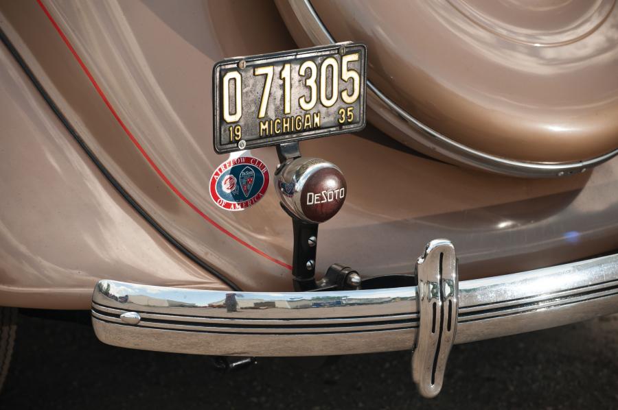Детали экстерьера DeSoto Airflow Sedan (SG) 1935 года  (фото 10 из 24)